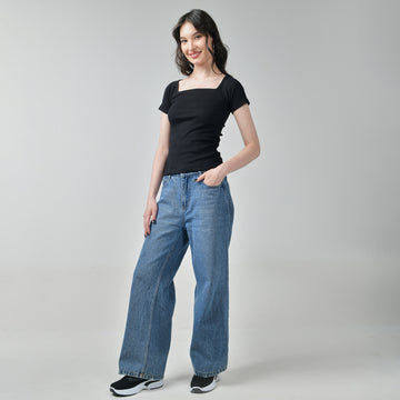 Baggy Jeans & Square Neck Top