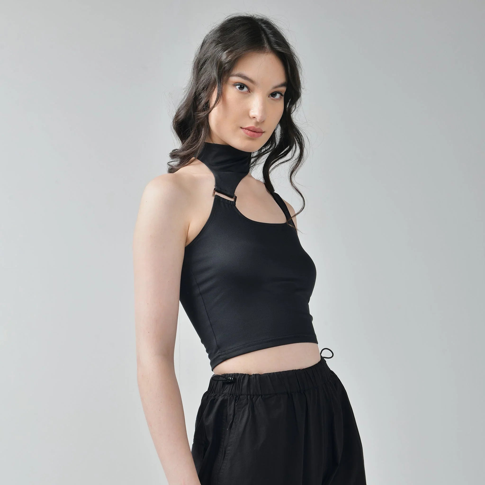 Baggy Jeans \u0026 Black Buckle Crop Top – I Z F