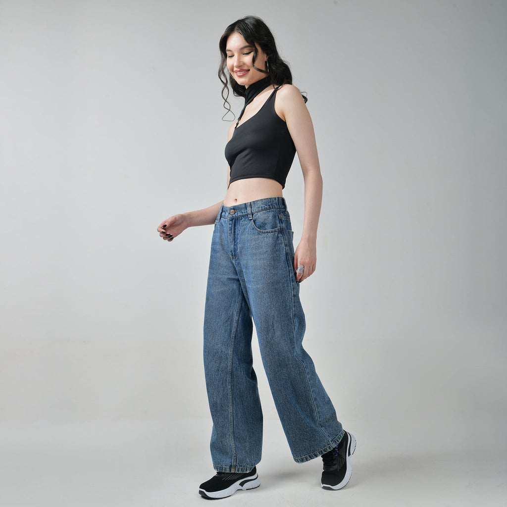 Baggy Jeans & Black Buckle Crop Top - I Z F