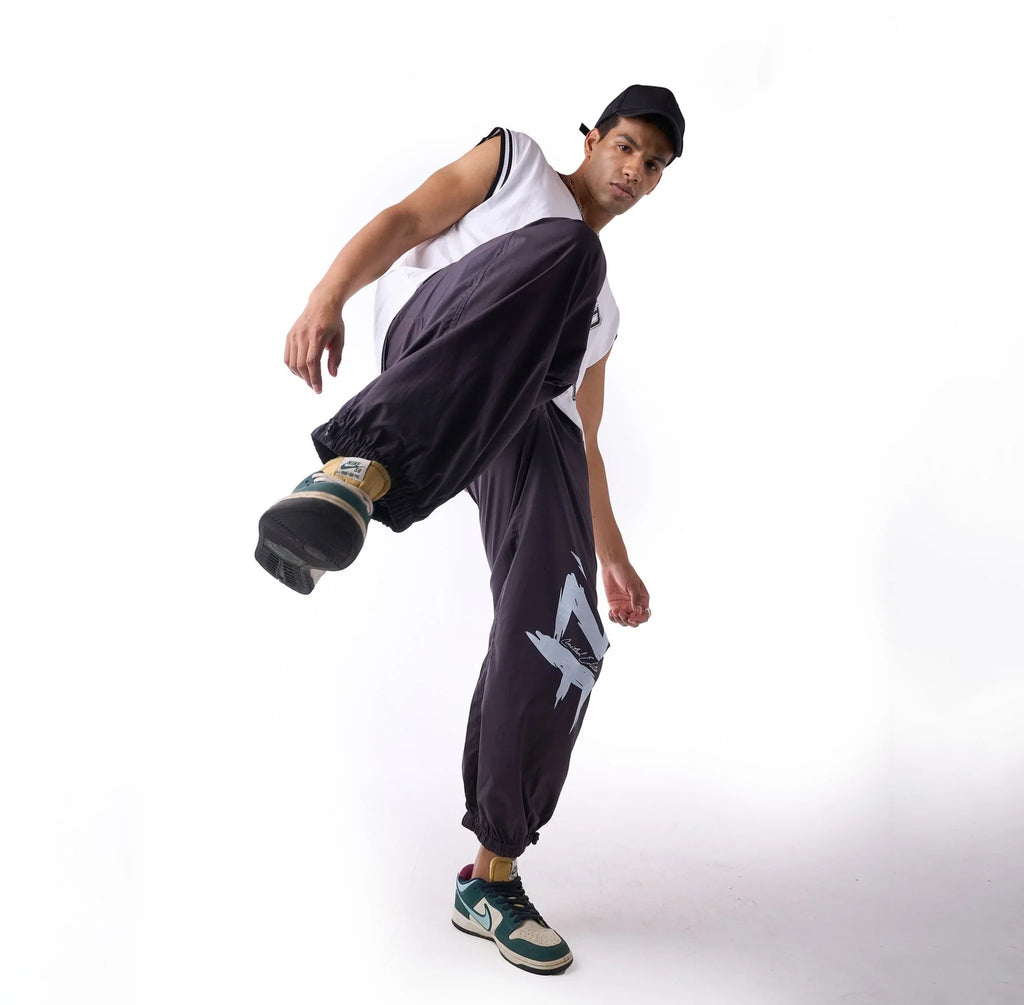 Printed "Limited edition" parachute pants - I Z F