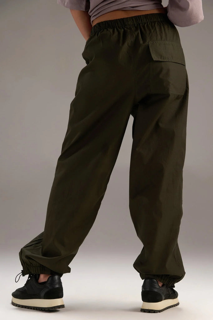 Printed "Limited edition" parachute pants for women in Green - I Z F